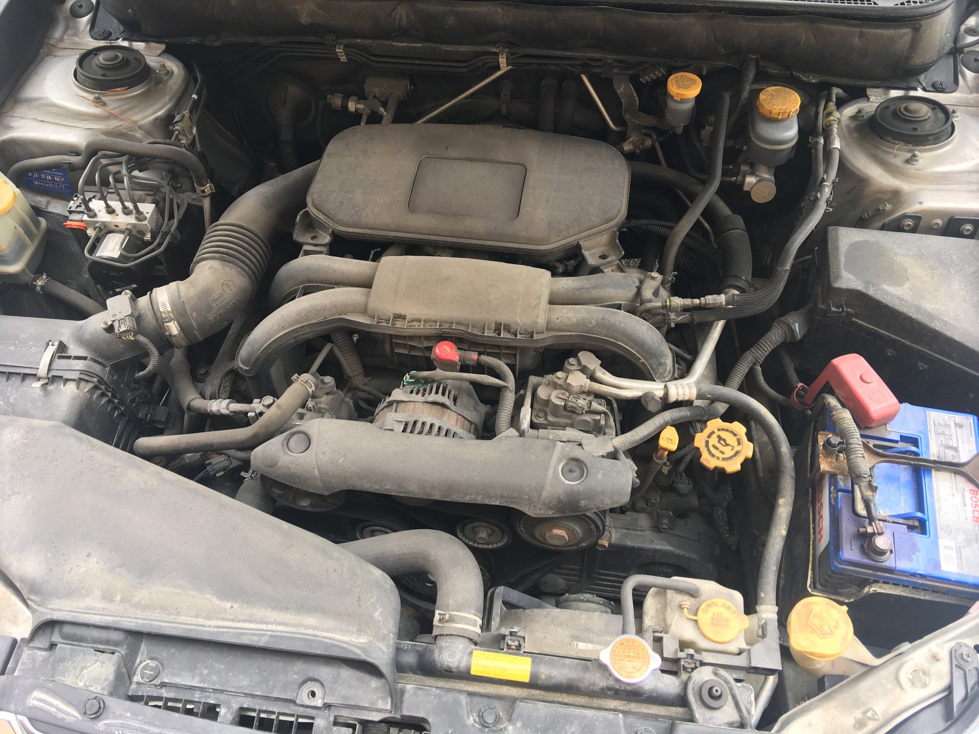 Двигатель Subaru EJ253 в подкапотном пространстве Outback